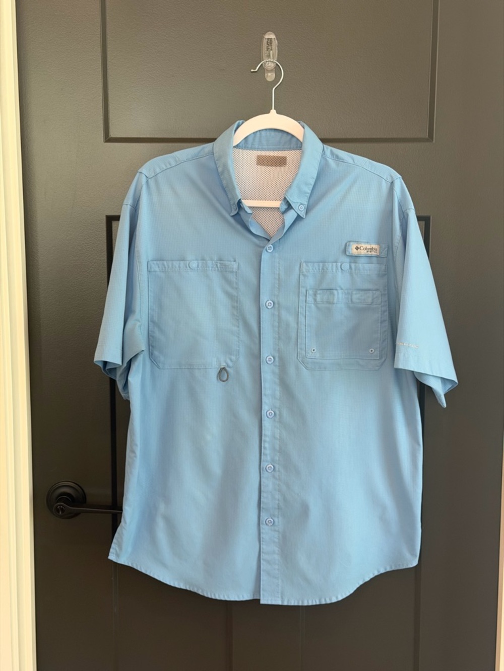 Columbia Men's Light Blue Short Sleeve Button-Down Fishing Shirt